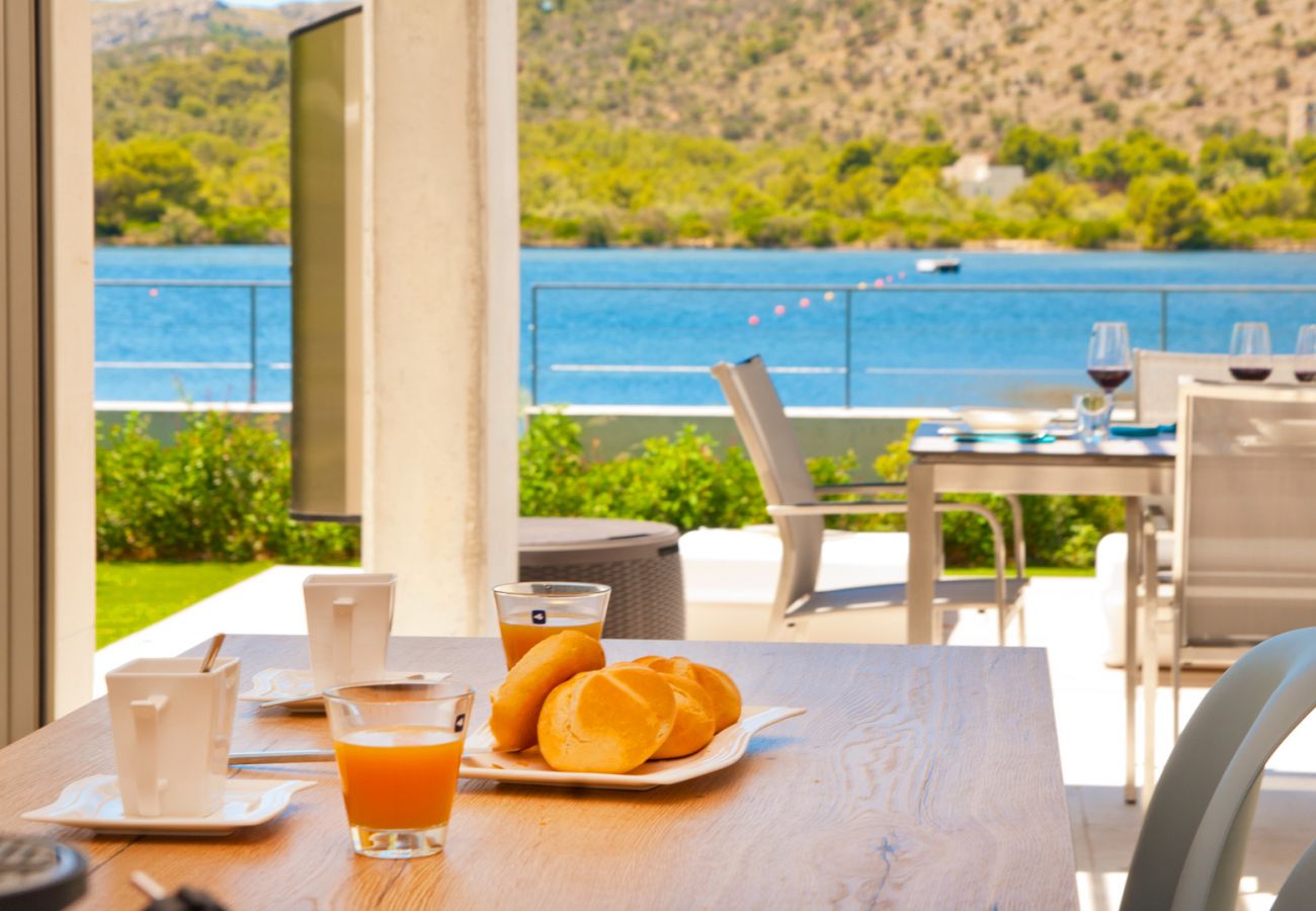 Even while having breakfast you have a fascinating sea view and a view of the well-equipped devices.