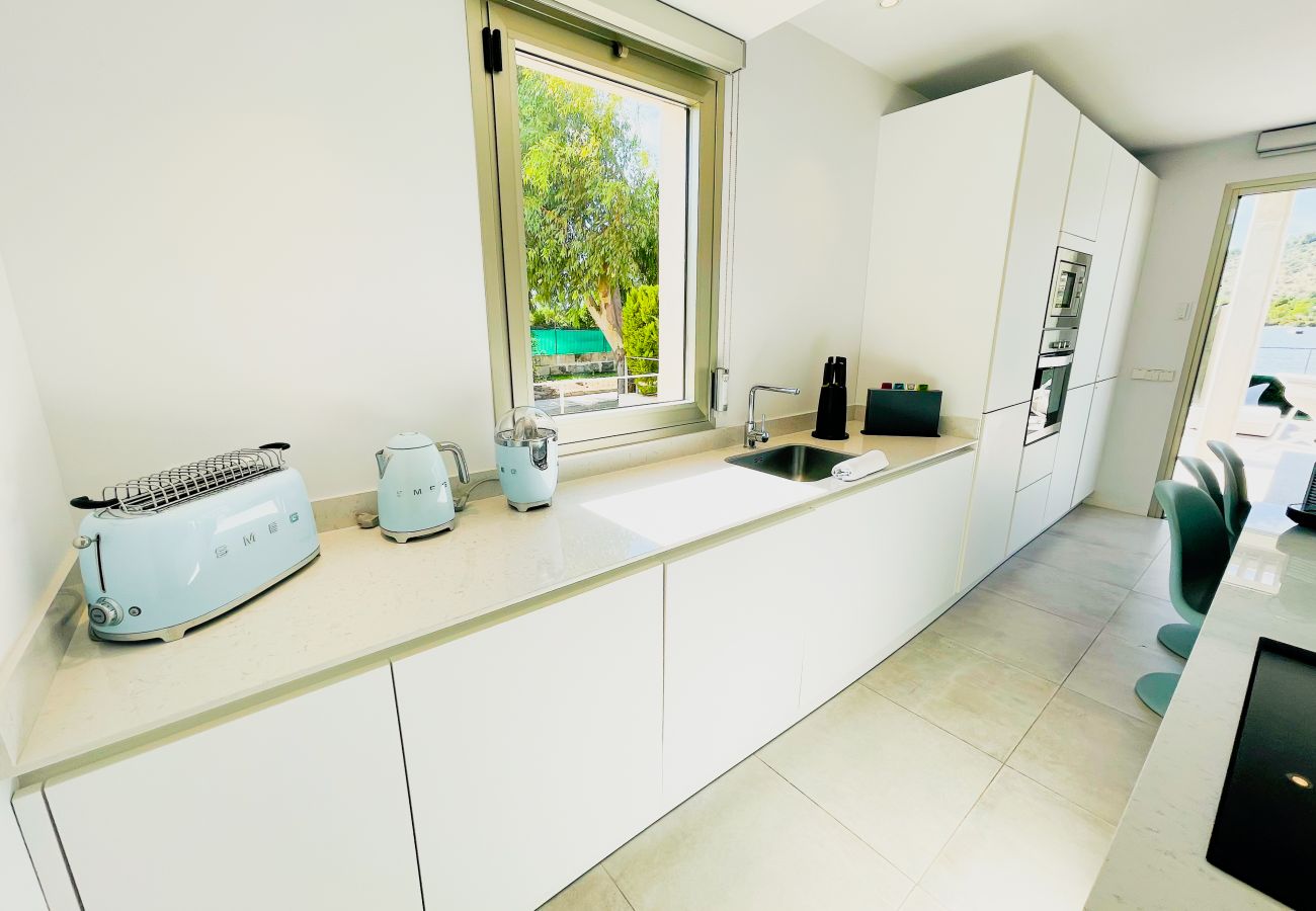 Well, what did you see first? The blue SMEG food processors or ... ? It has to be said that this kitchen is a real dream!