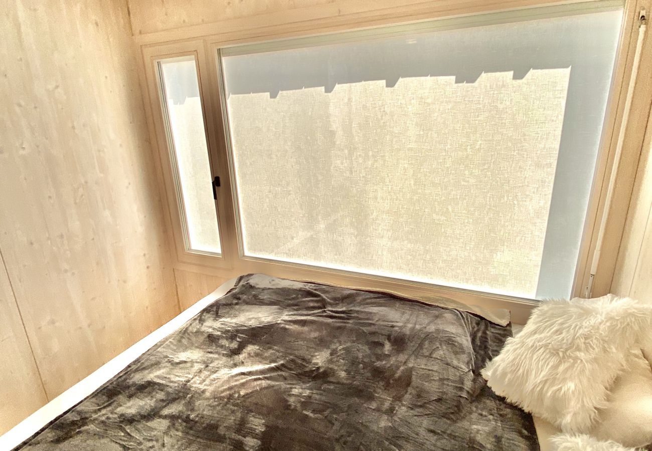 Of course, the bedroom also has roller shutters, which gives you more privacy.