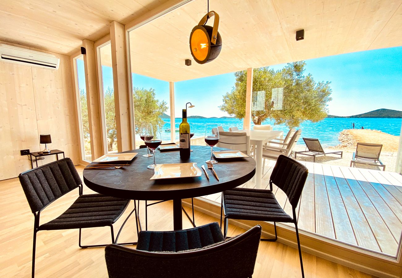 From inside the house you have a great view of the sea. In addition, you can also eat comfortably.