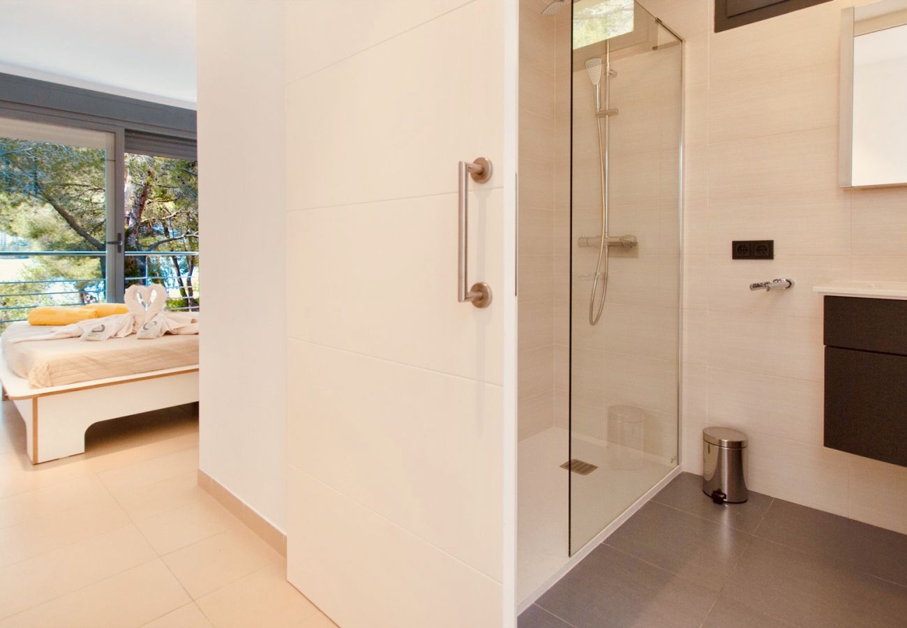 The large bedroom also has its own modern bathroom.