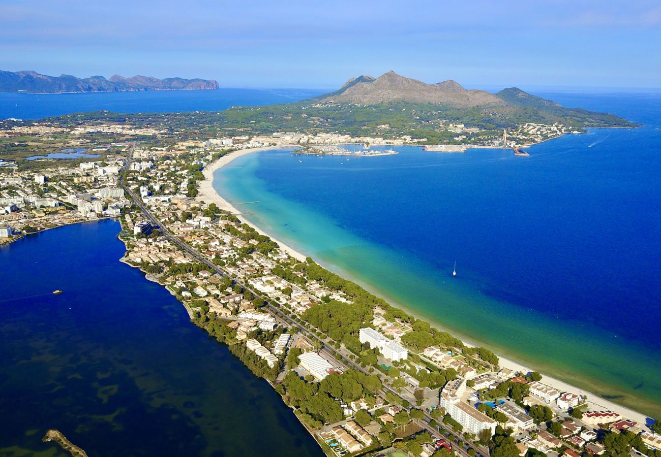 This is the beautiful surroundings of the holiday home in Mallorca from a bird's eye view.