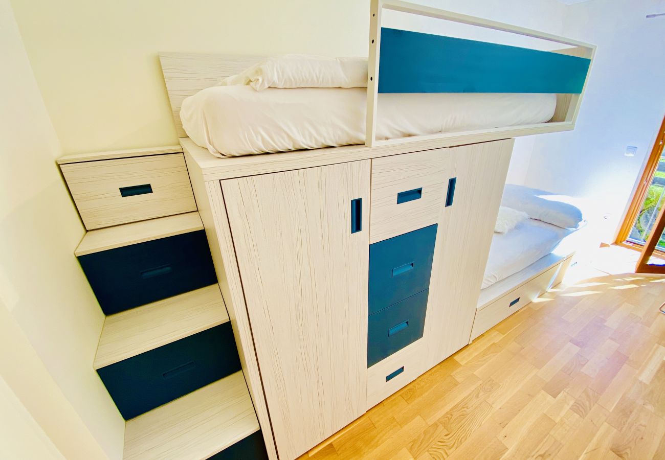 In the children's bedroom there is a modern and at the same time practical bunk bed. Which is every child's dream.