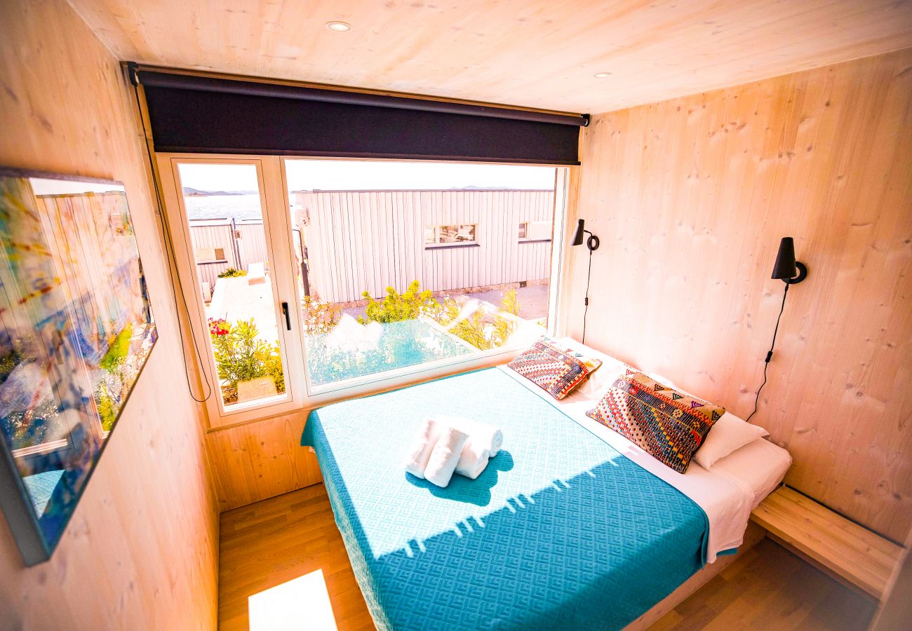 Not just a sea view from the bed, a cozy bedroom with everything you need.