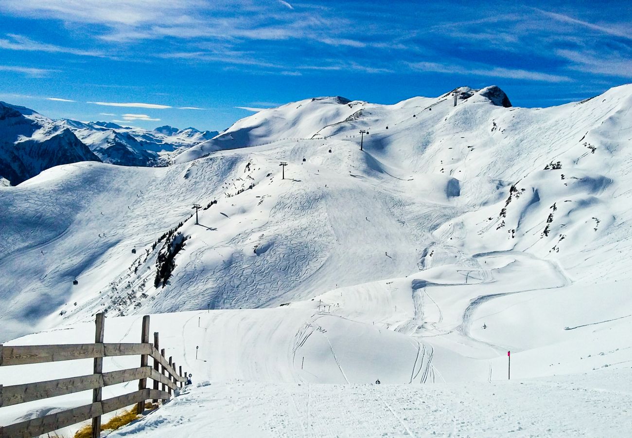 It only takes 200 meters to the gondola to reach the family-friendly ski slope.