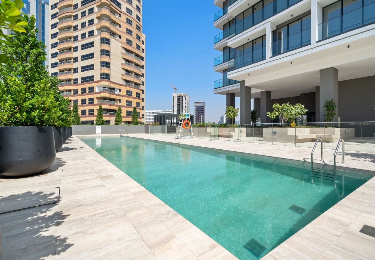 Apartment in Dubai - Luxury 1-BR in JVC | Gym | Heated Pool