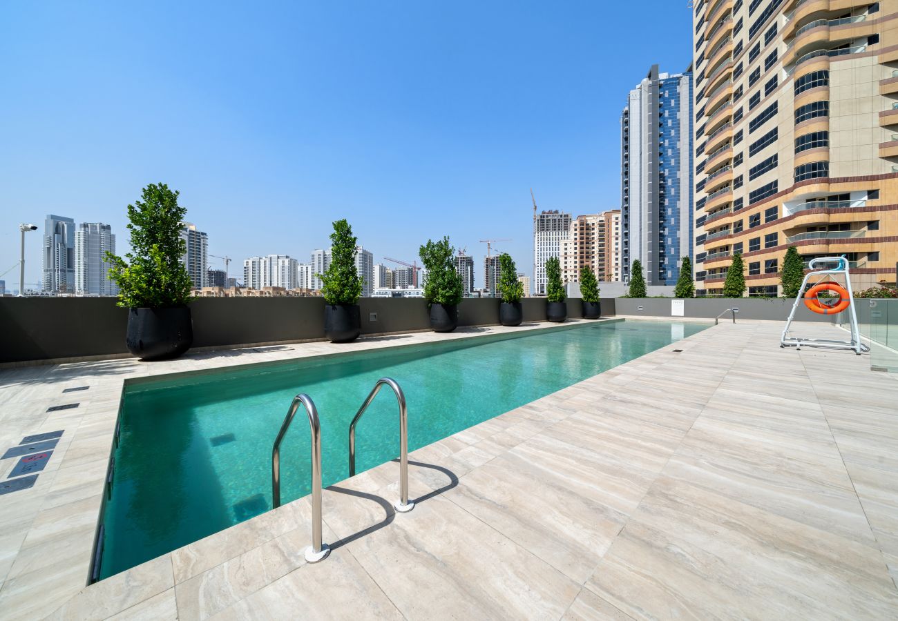 Apartment in Dubai - Luxury 1-BR in JVC | Gym | Heated Pool