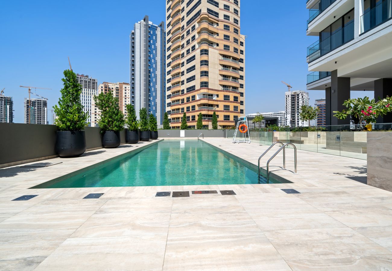 Apartment in Dubai - Luxury 1-BR in JVC | Gym | Heated Pool