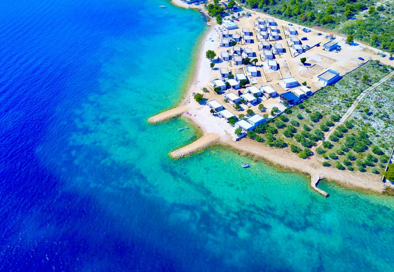 Das ist die Umgebung des Ferienhauses, welches in einem netten Resort liegt in mitten der Natur, wie am Strand.