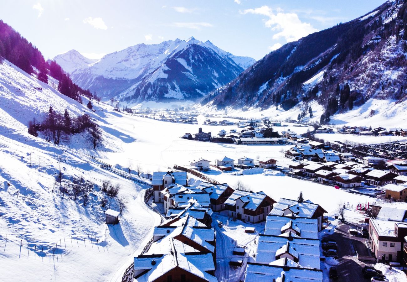 Hier im wunderschönen Österreich liegt die Ferienwohnung, direkt bei den Bergen und im Winter umgeben vom Schnee