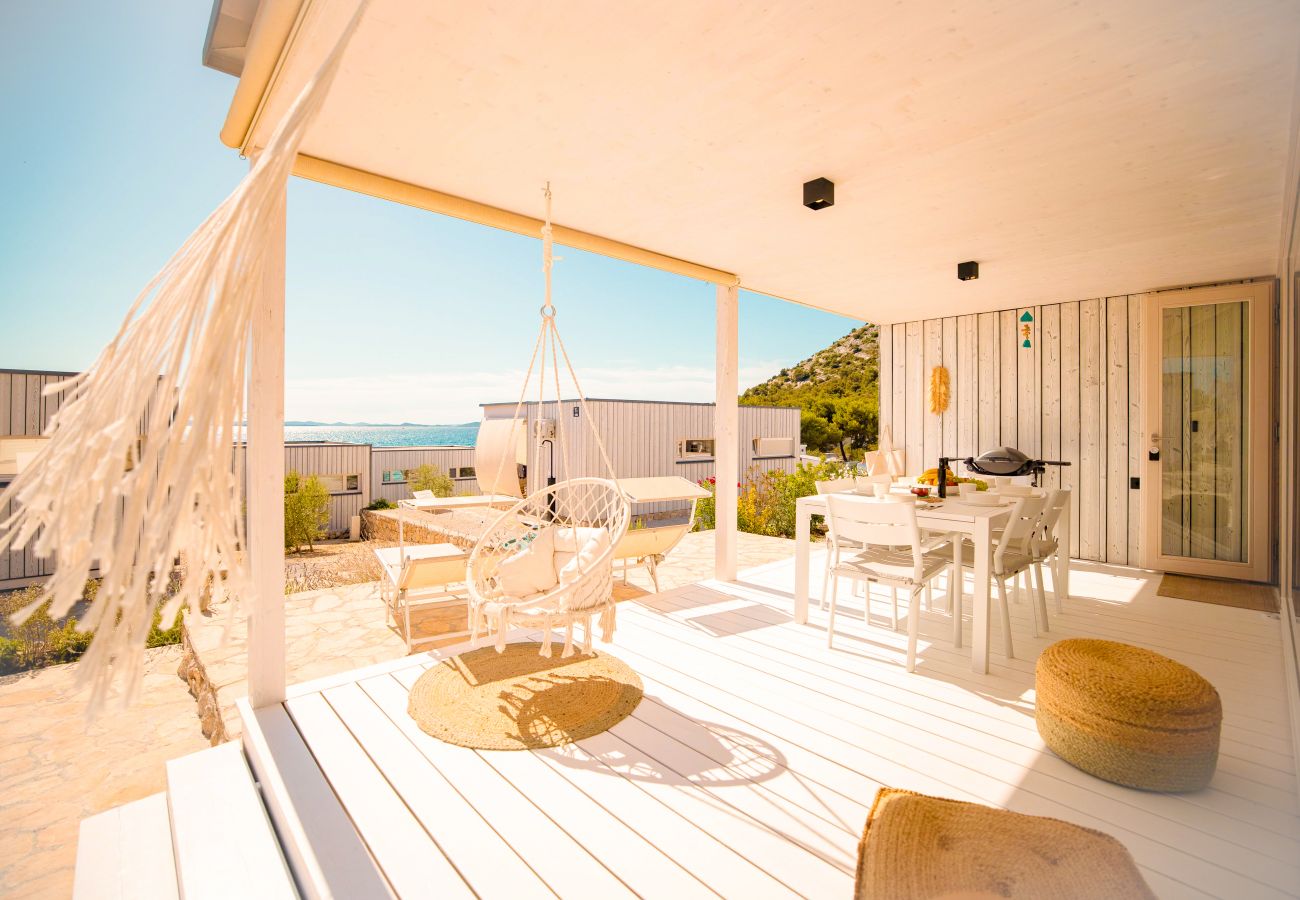 Von Überall auf der Terrasse hat man einen fantastischen Blick auf das Meer.